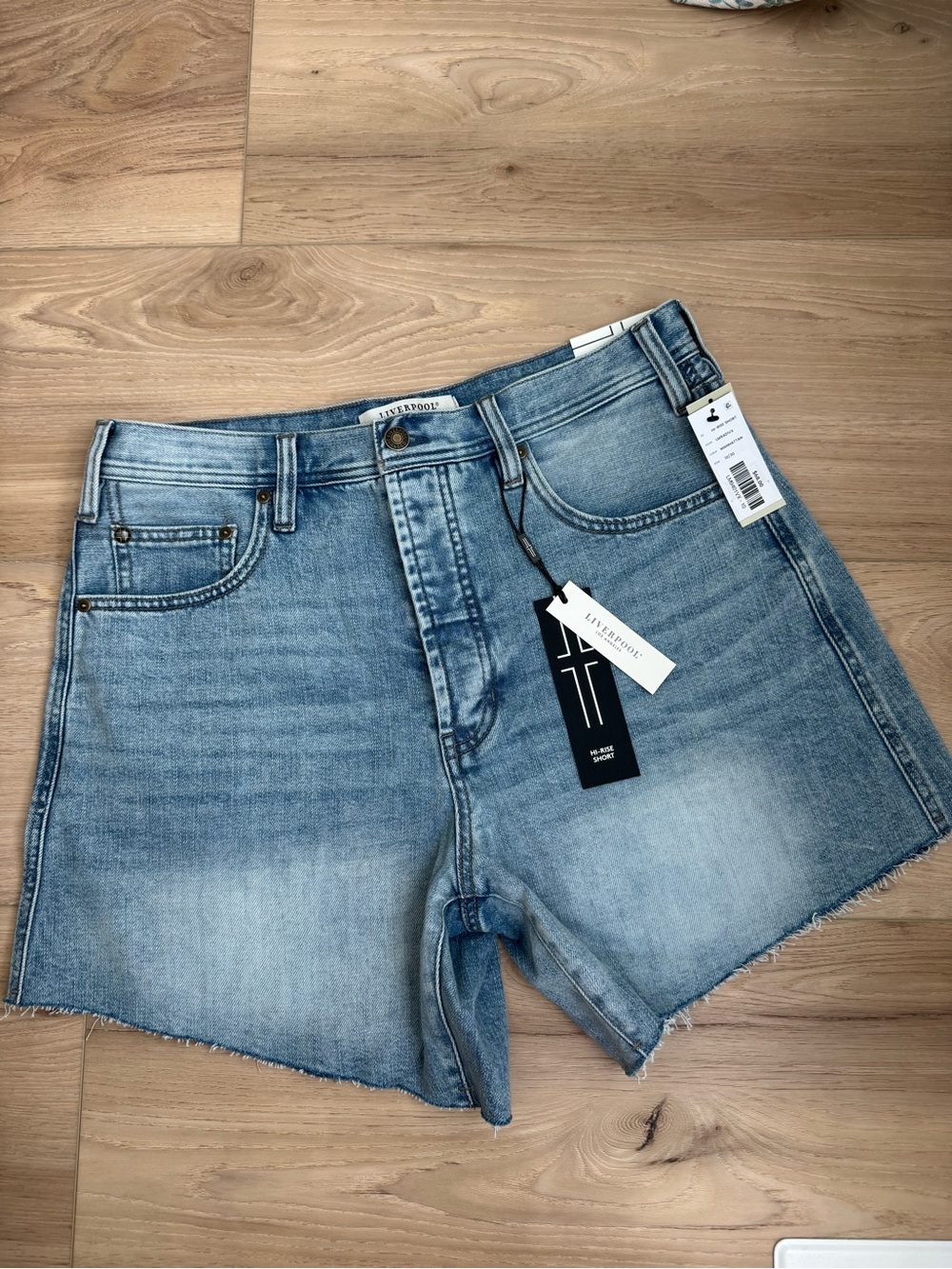 Liverpool Women’s High Waist Cutoff Denim SHORTS Sz 10 NWT Preppy Modern Beachy